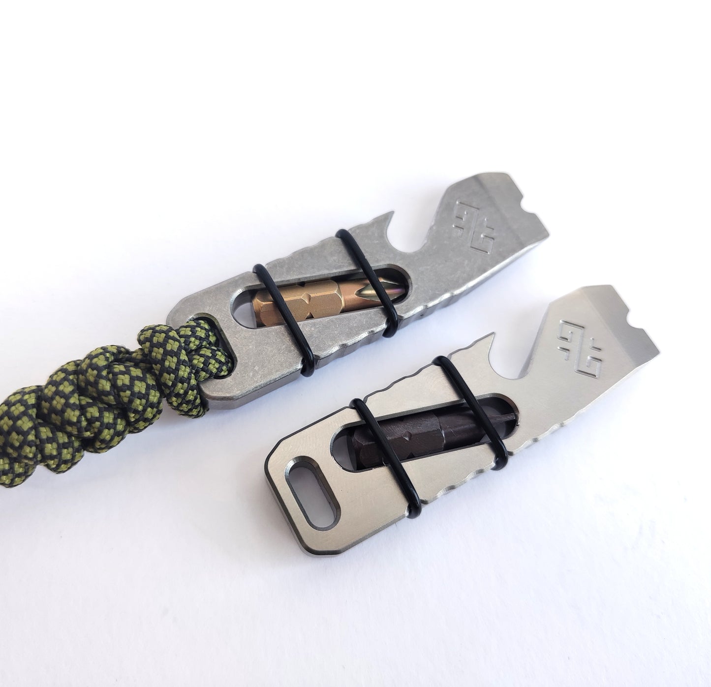 Pry Bar with Screwdriver bit made of Stainless Steel / EDC Tool for your everyday use